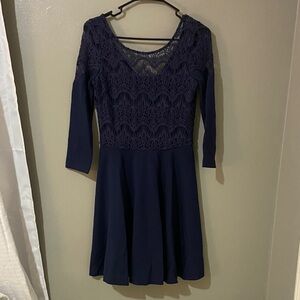 Lilly Pulitzer navy lace top beautiful dress size small